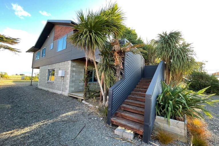 Photo of property in 1921 Parewanui Road, Parewanui, Bulls, 4894
