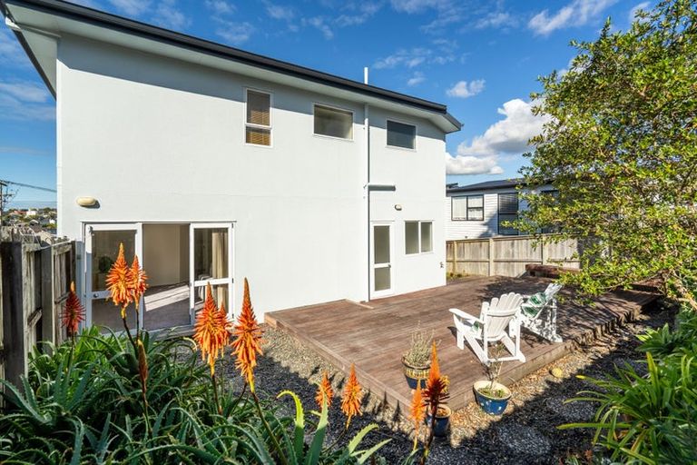 Photo of property in 23 Kiteroa Terrace, Rothesay Bay, Auckland, 0630