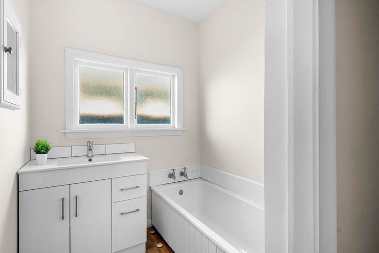 Photo of property in 21 Griffiths Avenue, Linwood, Christchurch, 8062