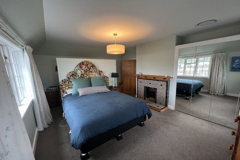 Photo of property in 132 Lyall Parade, Lyall Bay, Wellington, 6022