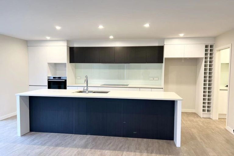 Photo of property in 22a Dallinghoe Crescent, Milford, Auckland, 0620