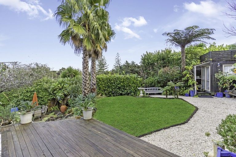 Photo of property in 1/27 Tui Glen Road, Birkenhead, Auckland, 0626