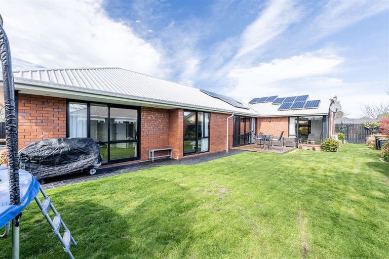 Photo of property in 3 Brockhall Lane, Avonhead, Christchurch, 8042