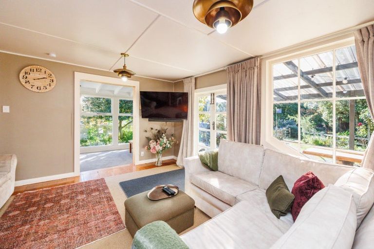 Photo of property in 6 Edwards Street, Kimbolton, Feilding, 4777