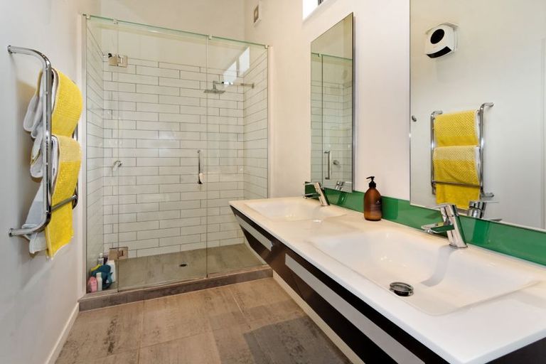 Photo of property in 20c Konini Road, Titirangi, Auckland, 0604