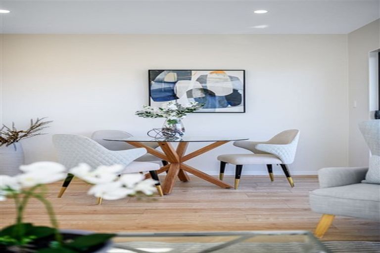 Photo of property in 2/6 Kereru Street, Henderson, Auckland, 0612