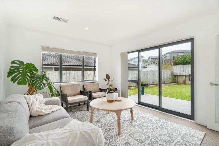 Photo of property in 77 Grenada Drive, Grenada Village, Wellington, 6037