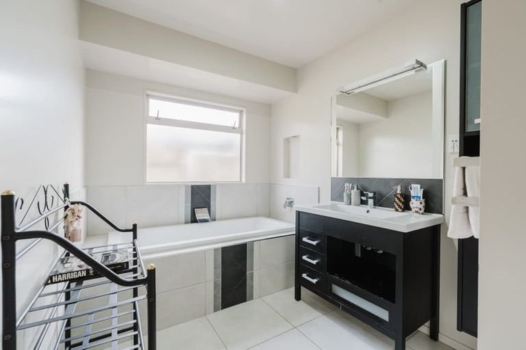 Photo of property in 28 Ranui Street, Dinsdale, Hamilton, 3204