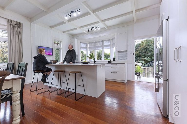 Photo of property in 30-32 Great North Road, Riverhead, 0820