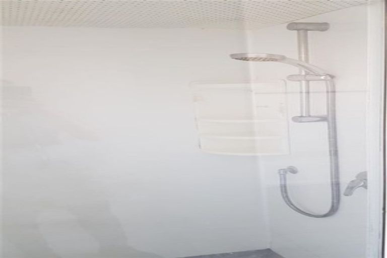 Photo of property in 12 Mickle Street, Te Atatu South, Auckland, 0610