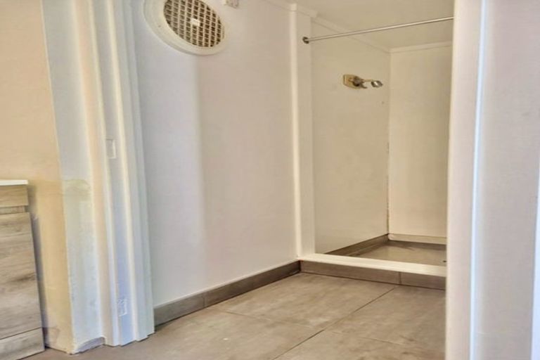 Photo of property in 21 Eskdale Road, Birkdale, Auckland, 0626