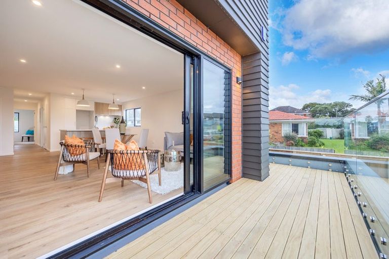 Photo of property in 4/5 Marsh Avenue, Forrest Hill, Auckland, 0620