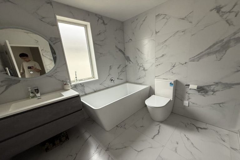 Photo of property in 17 Sunnyheights Road, Orewa, 0931