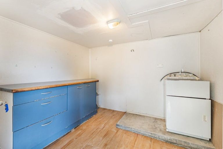 Photo of property in 98 Wade River Road, Stanmore Bay, Whangaparaoa, 0932