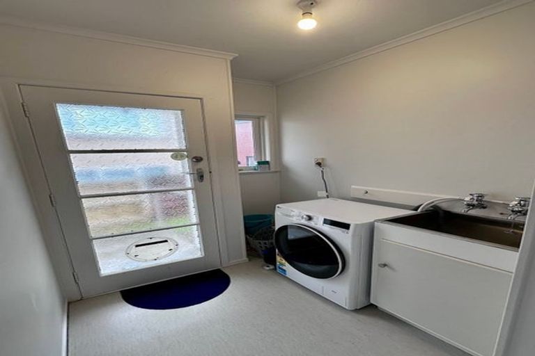 Photo of property in 2/38 Knightsbridge Drive, Forrest Hill, Auckland, 0620