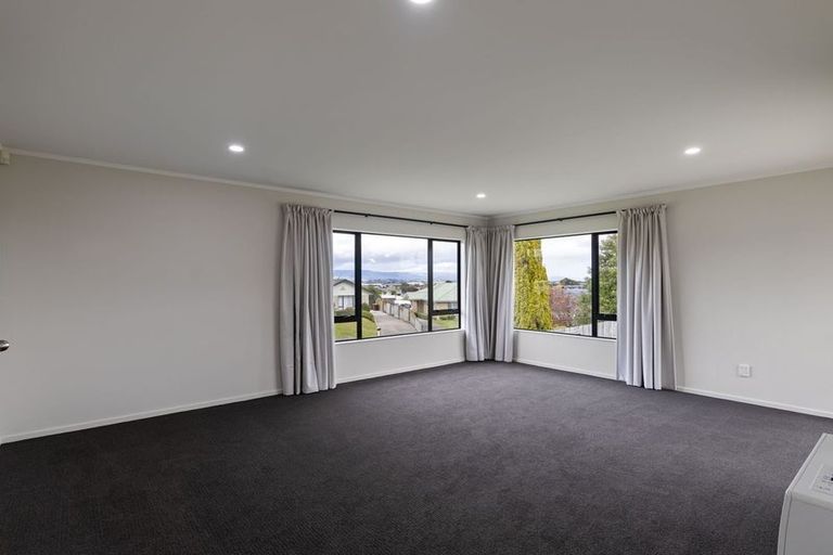 Photo of property in 21 Logan Way, Kelvin Grove, Palmerston North, 4414
