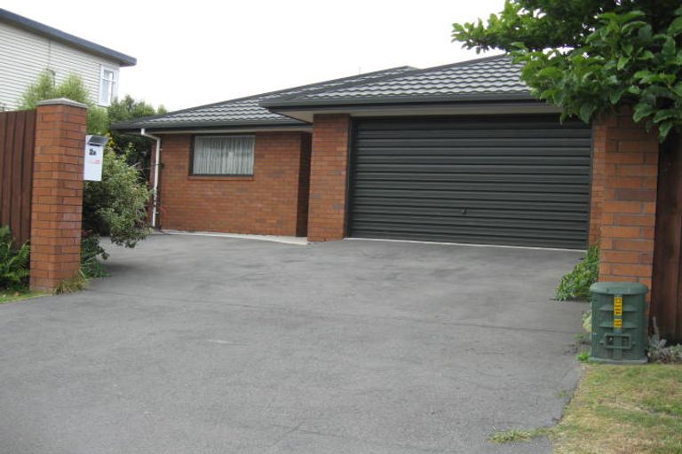 Photo of property in 2a Roche Avenue, Upper Riccarton, Christchurch, 8041