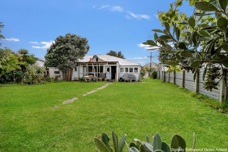 Photo of property in 115 Cornfoot Street, Castlecliff, Whanganui, 4501