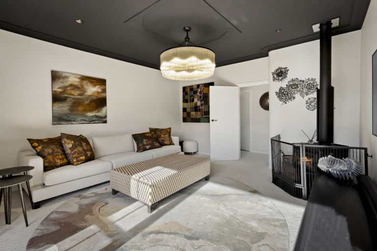 Photo of property in 11 Cedar Drive, Kelvin Heights, Queenstown, 9300