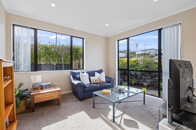 Photo of property in 39 Syd Grant Crescent, Orewa, 0931