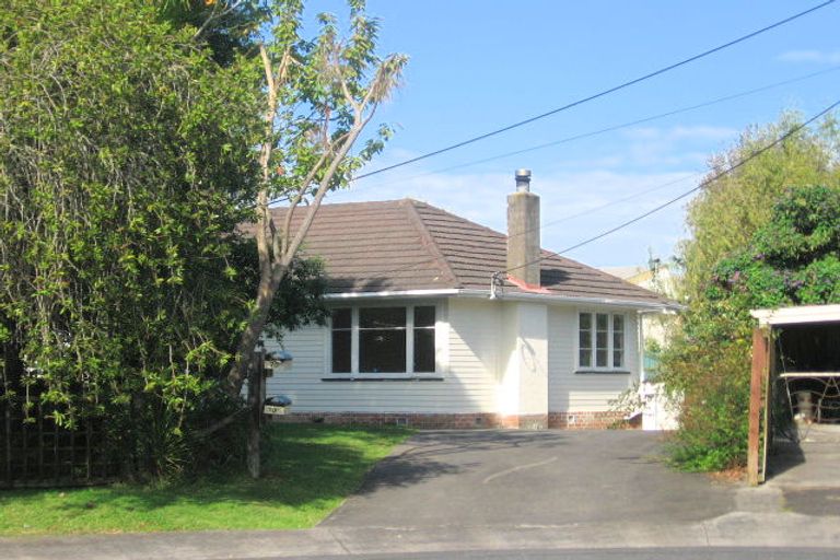 Photo of property in 70 Smythe Road, Henderson, Auckland, 0612