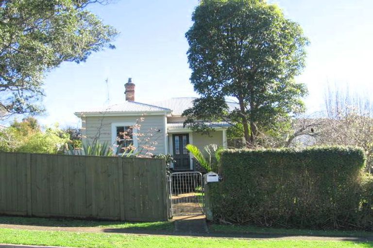 Photo of property in 12 Meldrum Street, Te Kamo, Whangarei, 0112