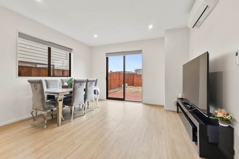 Photo of property in 25 Woven Place, Karaka, 2113