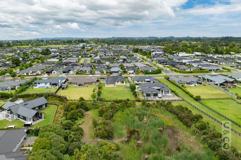 Photo of property in 16 Fruitlands Road, Kumeu, 0810