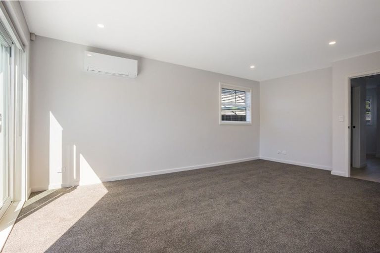 Photo of property in 6 Parekareka Lane, Kenepuru, Porirua, 5022