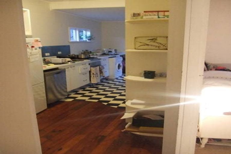 Photo of property in 404 Queens Drive, Lyall Bay, Wellington, 6022