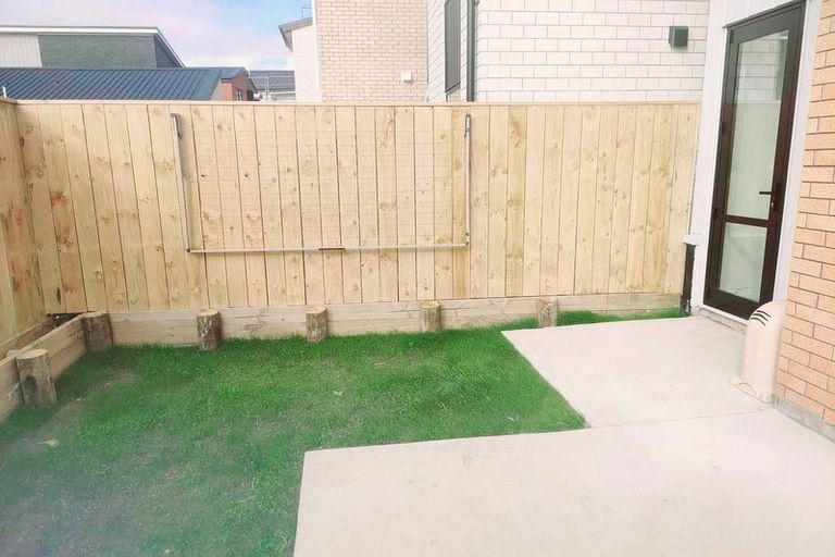 Photo of property in 14 Papai Lane, Massey, 0614