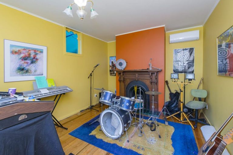 Photo of property in 140 Glenmore Street, Northland, Wellington, 6012