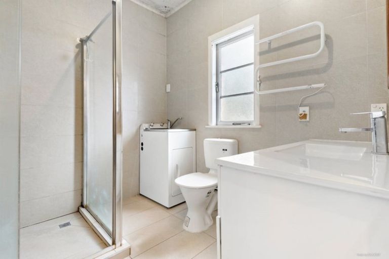 Photo of property in 70 Portage Road, New Lynn, Auckland, 0600