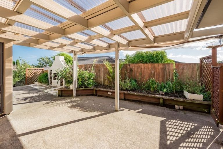 Photo of property in 32 Quadrant Heights, Paraparaumu, 5032