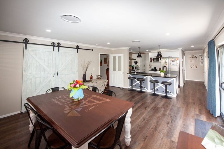 Photo of property in 35 Waverton Terrace, Churton Park, Wellington, 6037