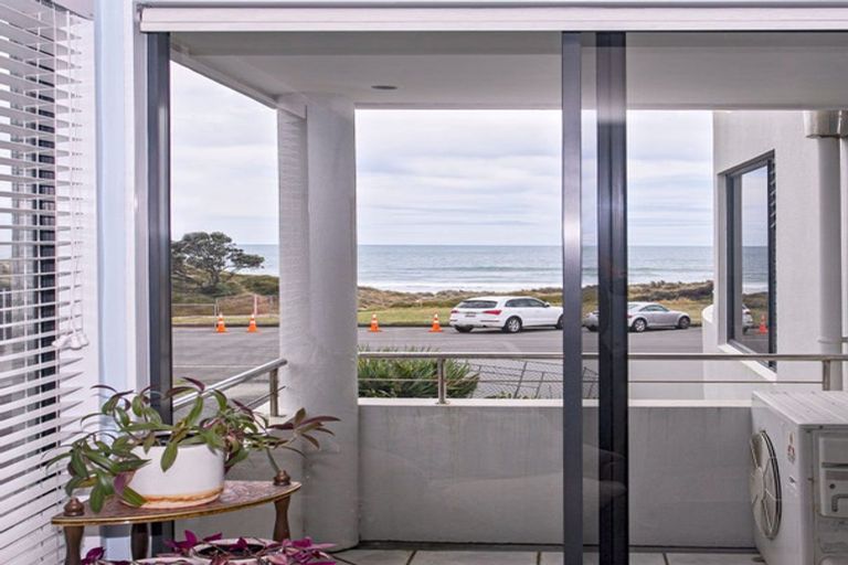 Photo of property in 203 Marine Parade, Mount Maunganui, 3116