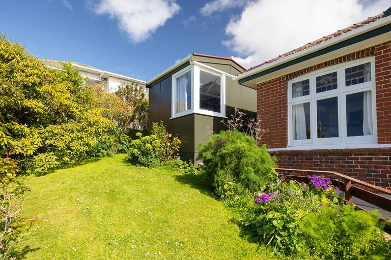 Photo of property in 56 Middleton Road, Kew, Dunedin, 9012