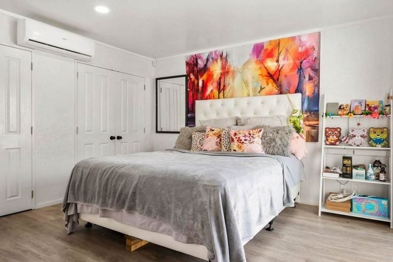 Photo of property in 28 Wai Iti Place, Clendon Park, Auckland, 2103