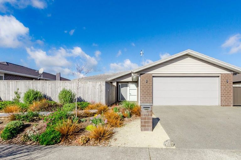 Photo of property in 37 San Priamo Place, Paraparaumu Beach, Paraparaumu, 5032