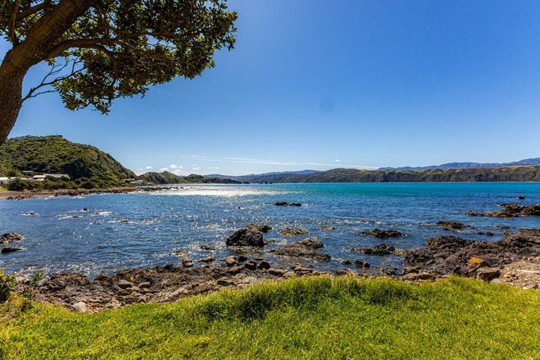 Photo of property in 146 Breaker Bay Road, Breaker Bay, Wellington, 6022