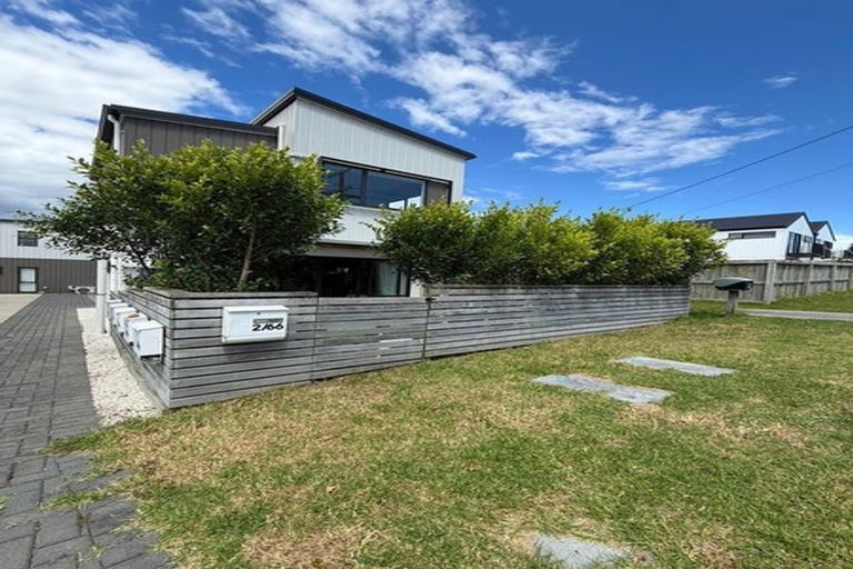 Photo of property in 2/66 Neil Avenue, Te Atatu Peninsula, Auckland, 0610