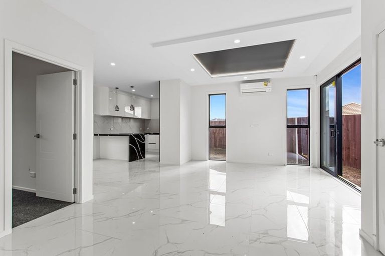 Photo of property in 165 Waimumu Road, Massey, Auckland, 0614