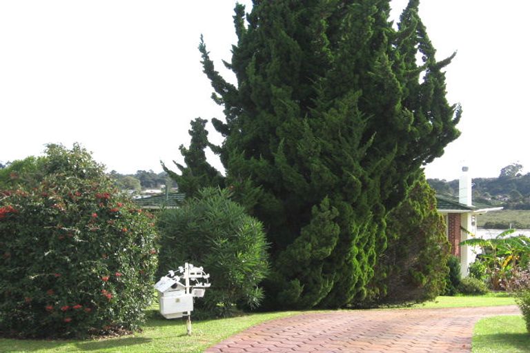 Photo of property in 24 Murray Road, Te Atatu Peninsula, Auckland, 0610