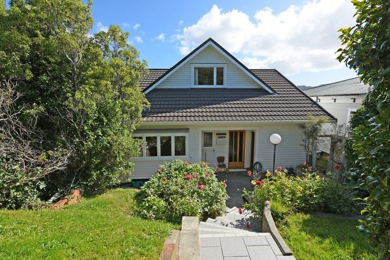 Photo of property in 26 Woburn Road, Northland, Wellington, 6012