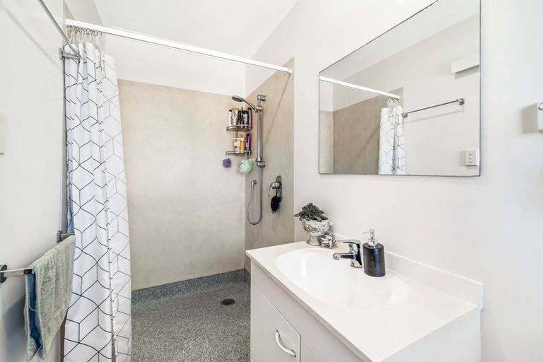 Photo of property in 24 Makiri Street, Helensville, 0800