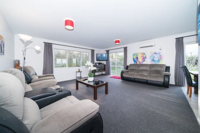 Photo of property in 17 King Street, Halcombe, Feilding, 4779