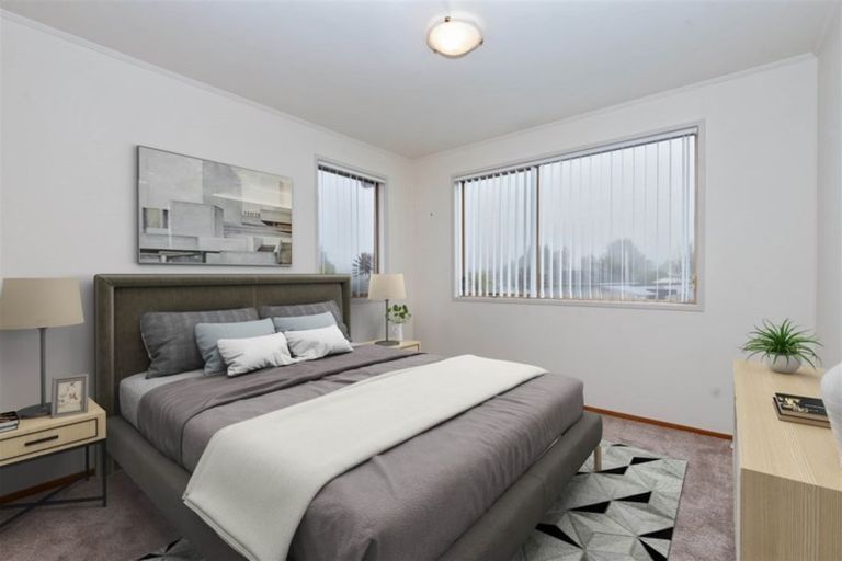 Photo of property in 9 Darren Crescent, Half Moon Bay, Auckland, 2012