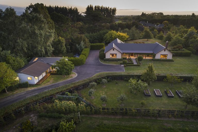 Photo of property in 443 Stoney Creek Road, Kelvin Grove, Palmerston North, 4470