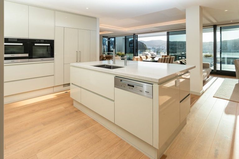 Photo of property in 2/308 Oriental Parade, Oriental Bay, Wellington, 6011