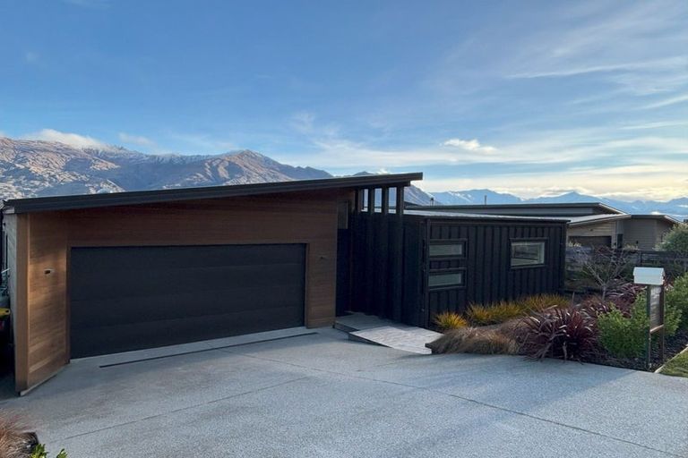 Photo of property in 17 Mills Road, Wanaka, 9305